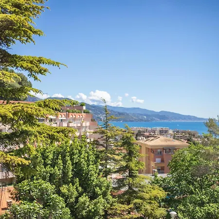 Magnifique Limitrophe Monaco, Parking Prive Рокебрюн — Кап-Мартен